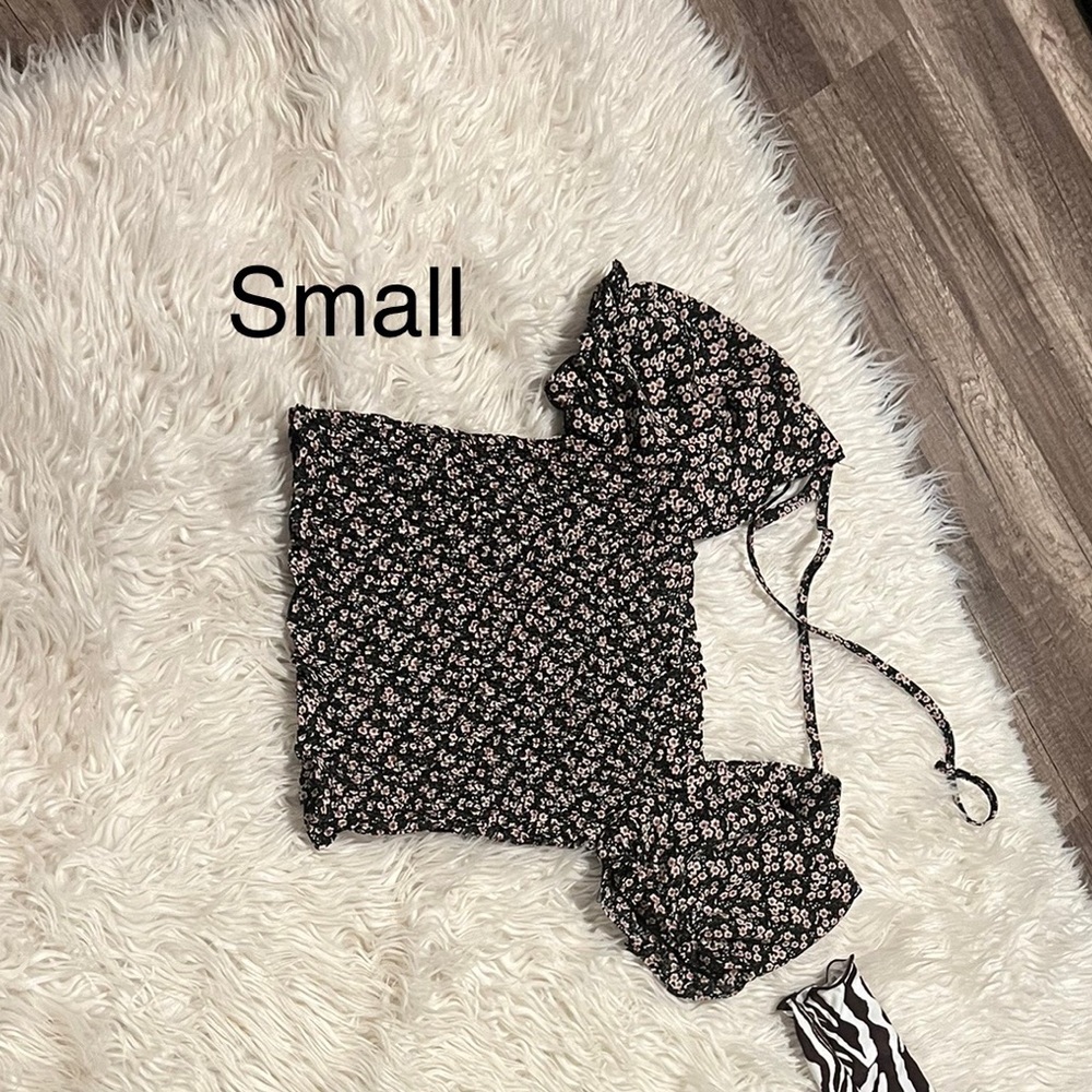 Selling 3 women tops 2 small and 1 xsmall